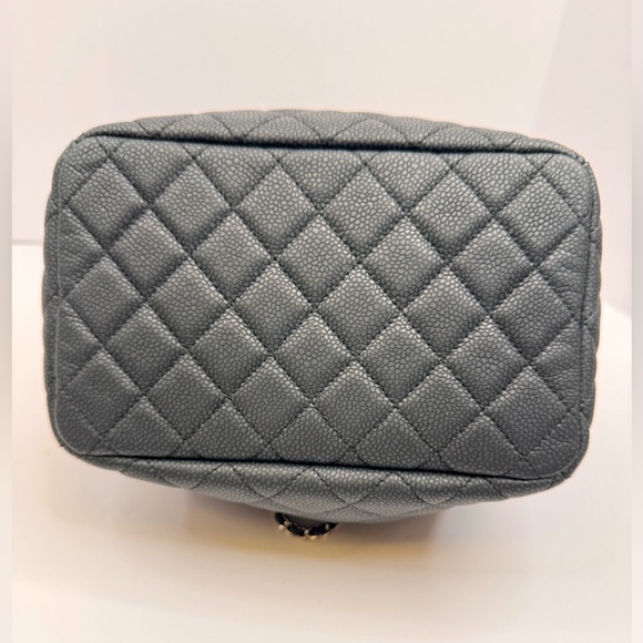 Caviar Flat Quilted CC Chain Bucket Drawstring Bag Black - Picture 9 of 14